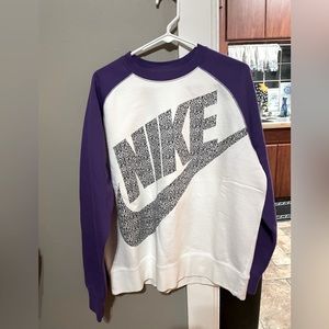 Woman’s Nike crewneck